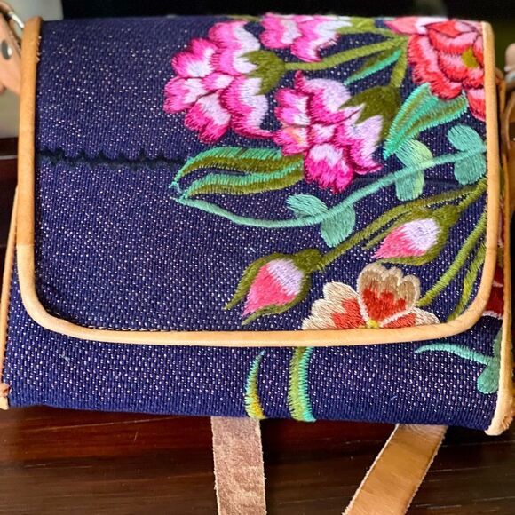 Beautiful Canvas Floral Embroidered Leather Handmade Bag with Adjustable Strap - Picture 1 of 7